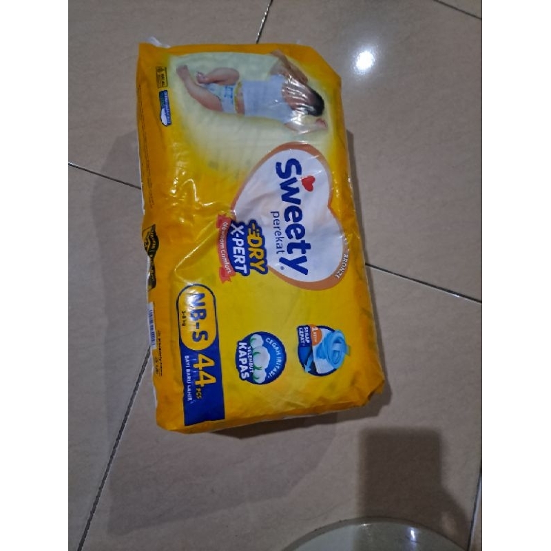 Pampers New Born sweety