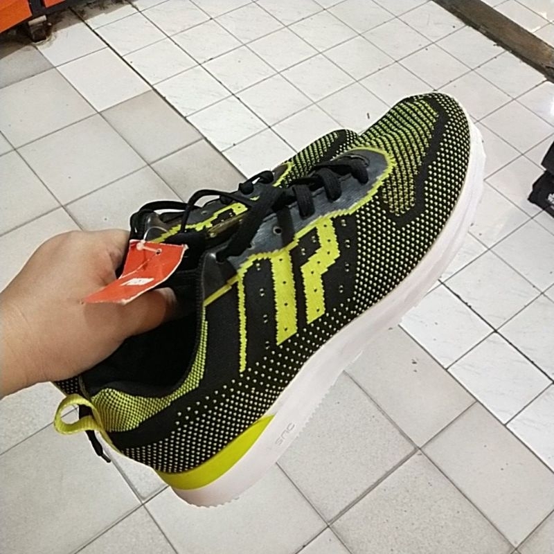 Piero Sepatu Casual Jogger Knit