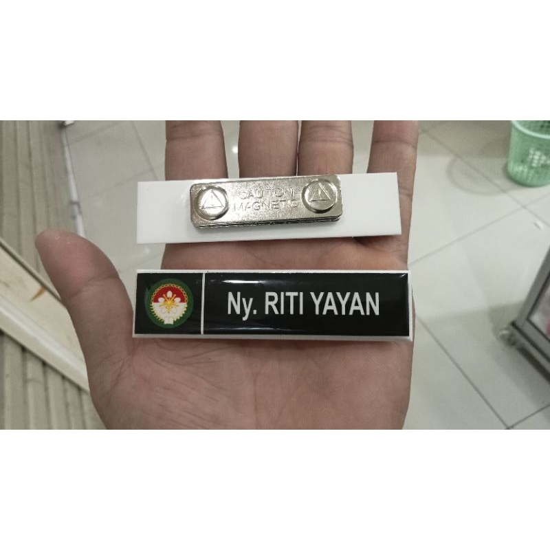 

name tag dharma wanita dan pin