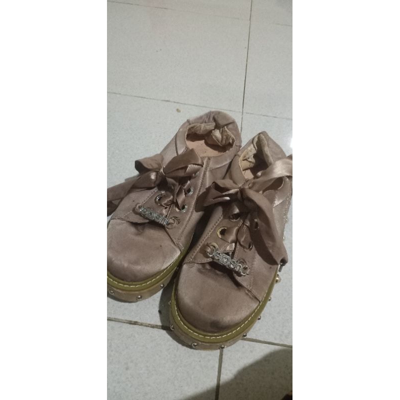 preloved sepatu Gosh