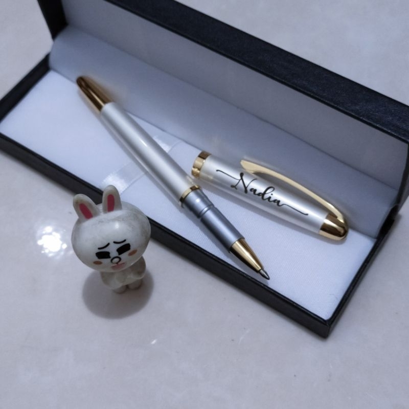

Custom Pen ROLLER BallPoint {HS-R 9330 CCD} include Box | Pulpen Tinta Cair | PEN PROMOSI Pulpen GEL Cair | Tinta Hitam Souvenir Pen gift Hadiah Hampers