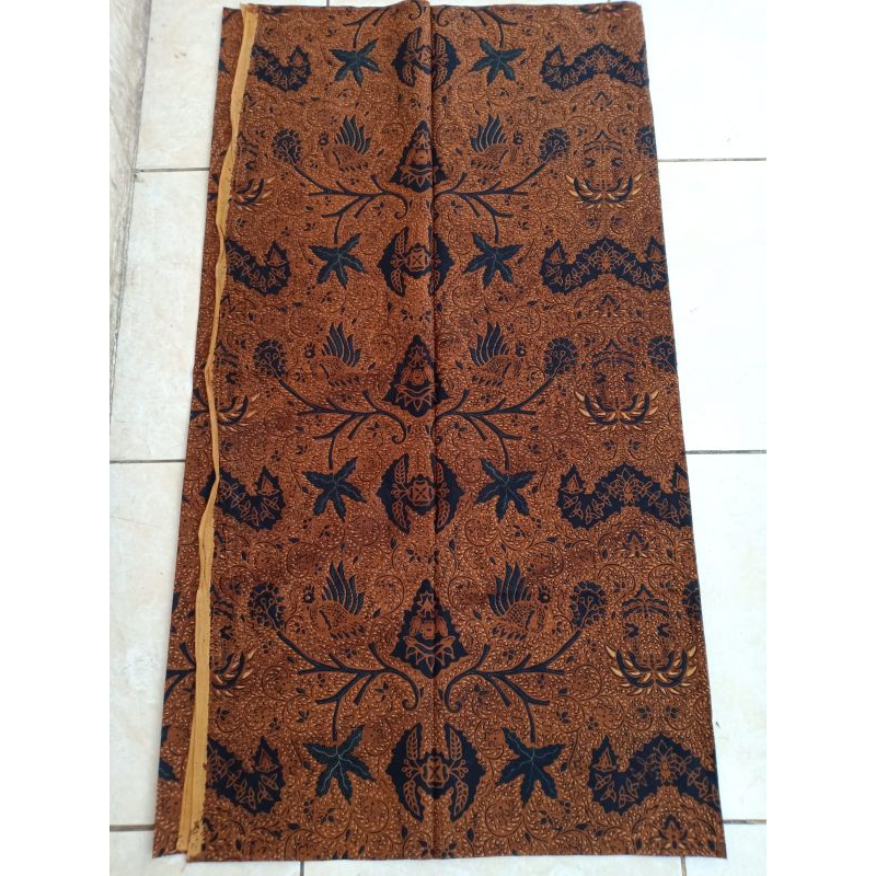 KAIN PANJANG / JARIK BATIK MOTIF WAHYU TUMURUN