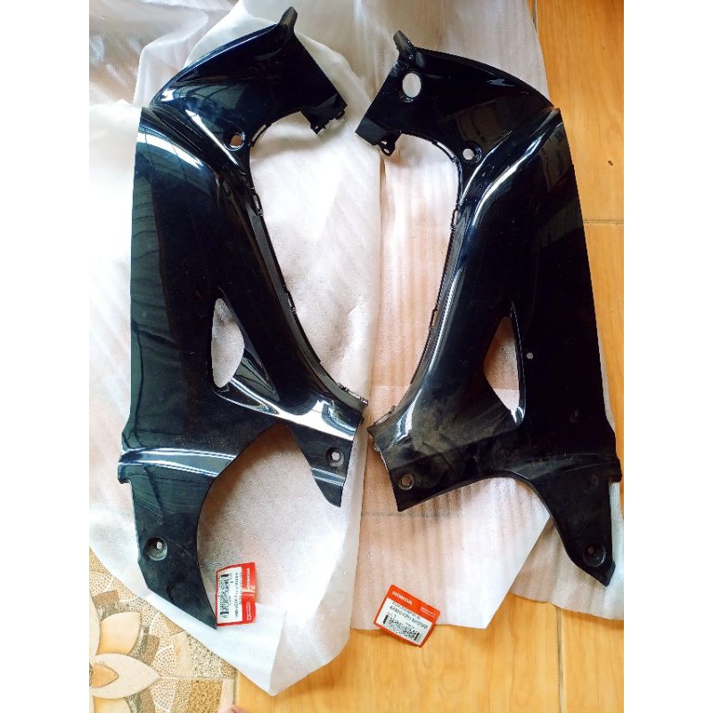 Cover Sayap Dalam Honda Karisma 125 D X set Kanan Kiri Original Ahm 64400-KPH-880FMB / 64450-KPH-880