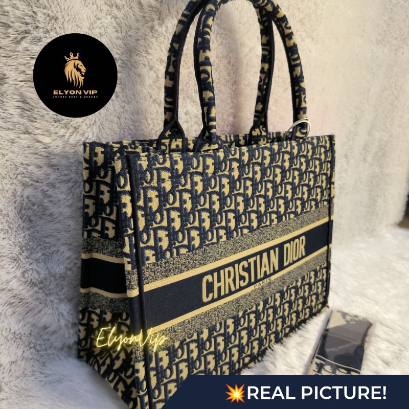 CD DIOR BOOK TOTE SIGNATURE