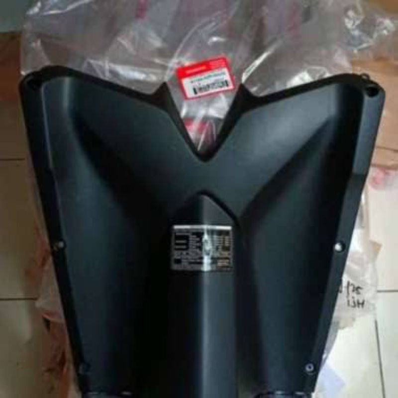 Leksil kontak bawah vario techno 125 old,Cover inner lower 8114A-KZR-600ZB