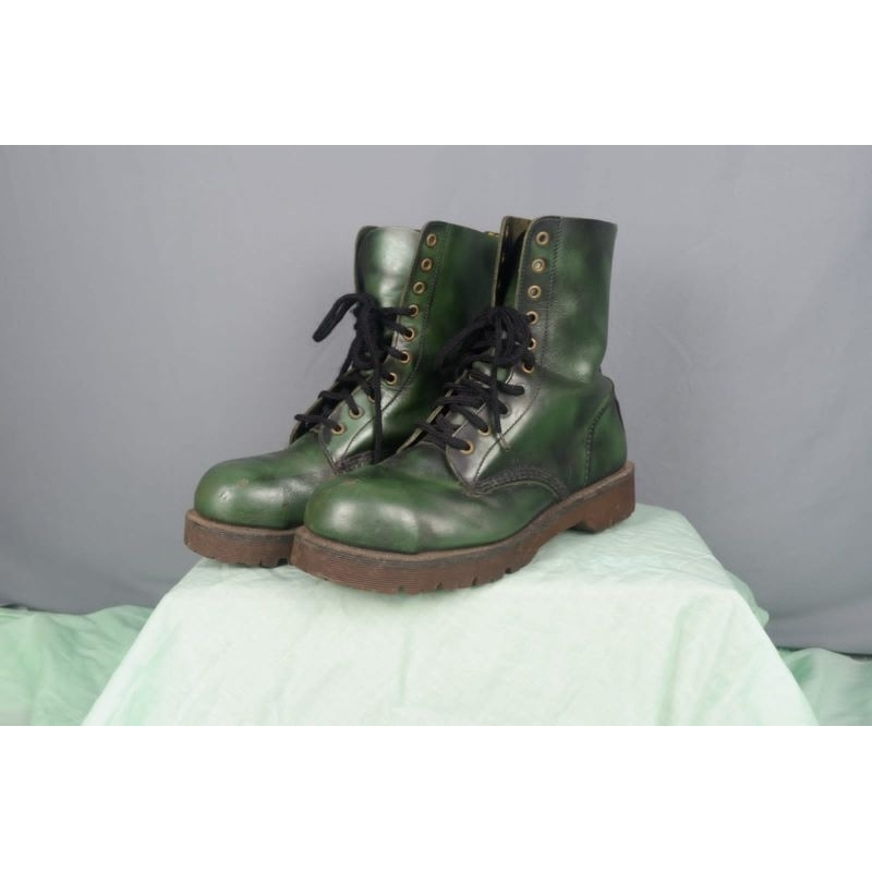 Dr Martens 10 eyelet hijau capper made in England.