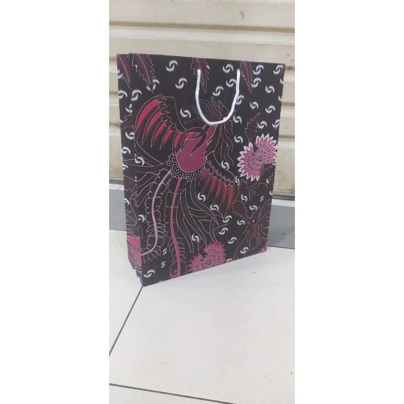 

paper bag xl batik new isi 12 pcs satu pak la campur terlaris