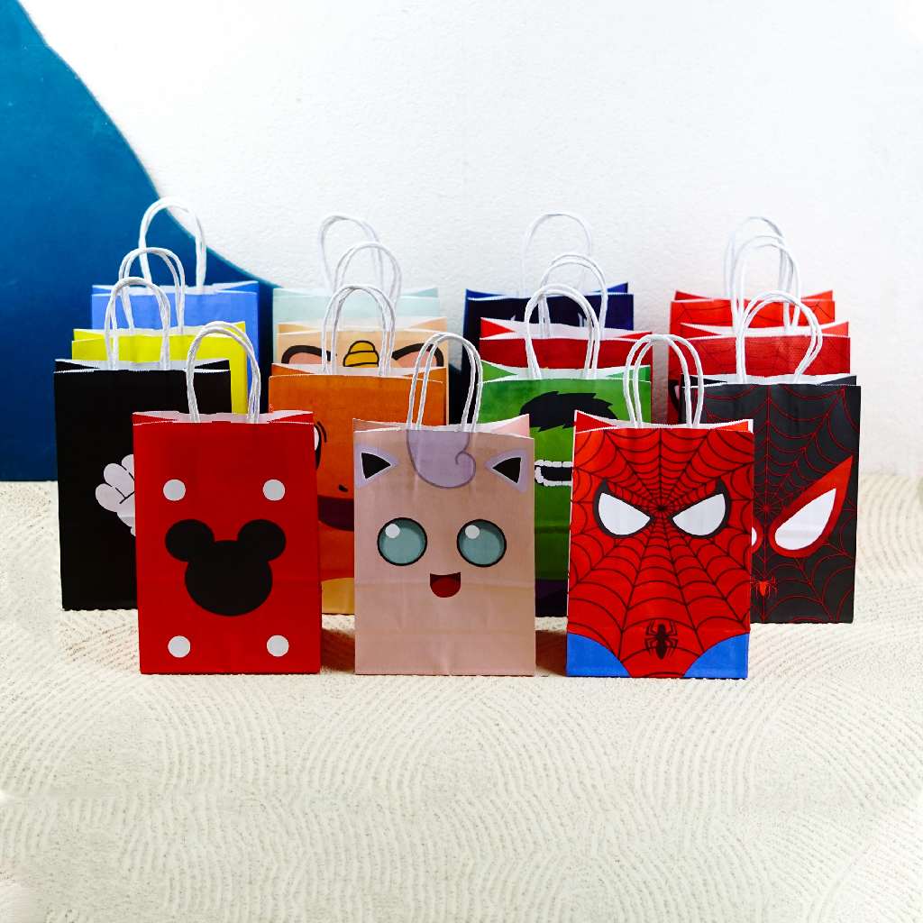 

Paperbag Souvenir/ Paperbag Kraft/ Paperbag Gift/ Paperbag Tali Kertas/ Tas Kertas/ Tas Souvenir/ Tas Kado / Paper Bag Motif / Goodie bag Anak Motif Karakter / Goodie bag Ulang Tahun Anak / Paper Bag Souvenir Ulang Tahun Anak / Paper Bag Kado Ulang Tahun