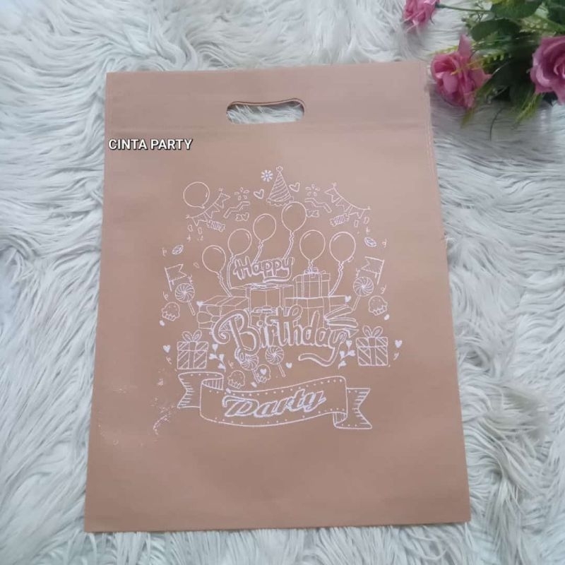 

Goodiebag Oval Happy Birthday Ulang Tahun 30x40cm 10pcs coksu
