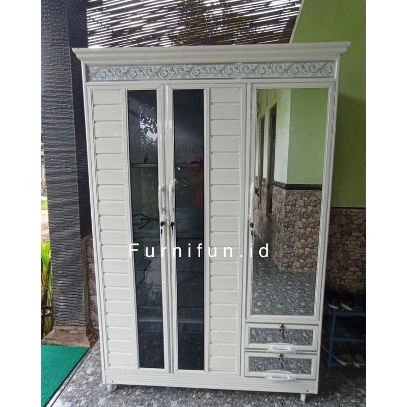 Lemari Baju Aluminium / Lemari Kaca Putih