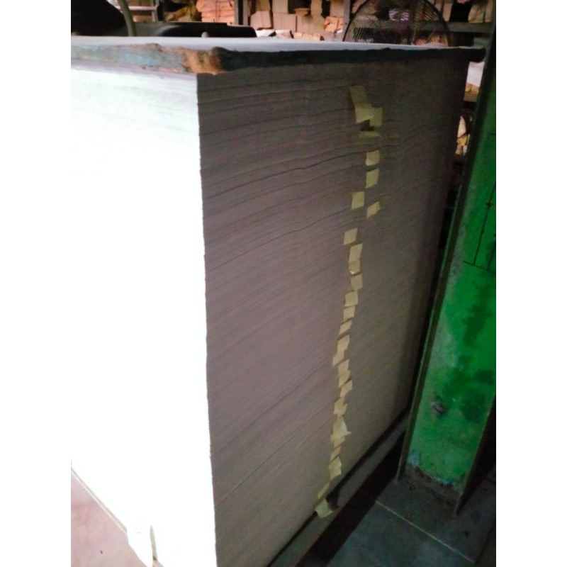 

Kertas Medium Liner 90x120 70GSM
