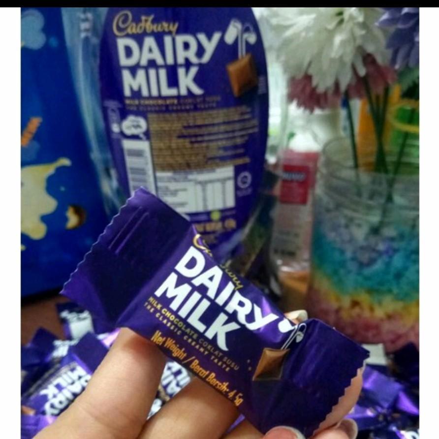 

2Xbtygneal Sakha Snack ) Cadbury Dairy Milk 1 Toples(85-90Pocs) Cadbury Mini Import Halal-Cokelat