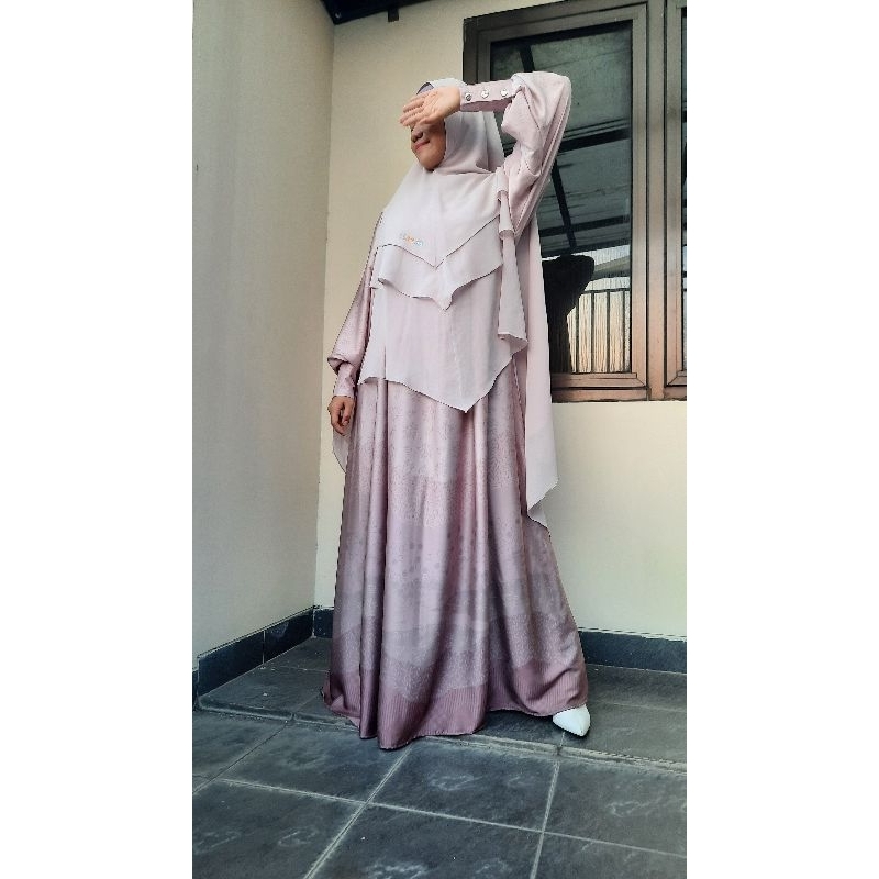 Mahira Dress Armani Silk Premium