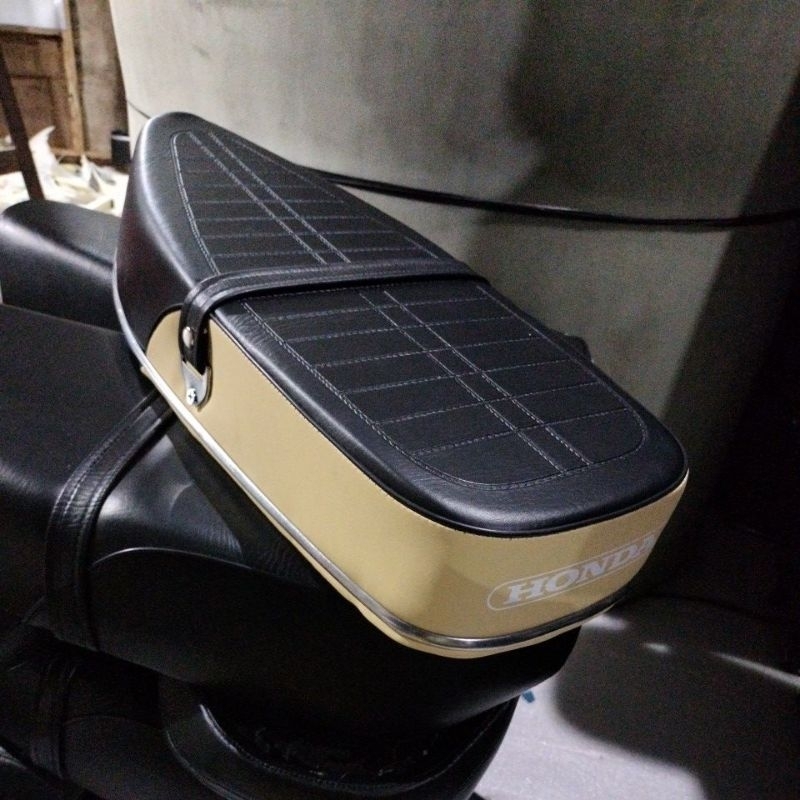 Jok honda c70 hitam kream spon anti gembos