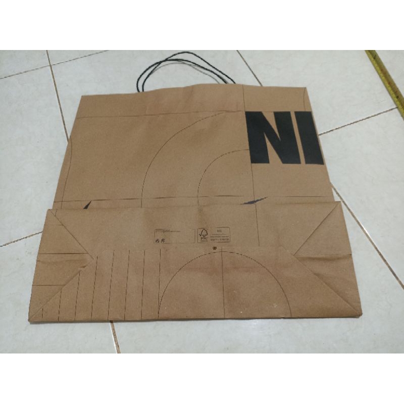 

SHOPPING BAG NIKE ORIGINAL BAHAN KERTAS KRAF