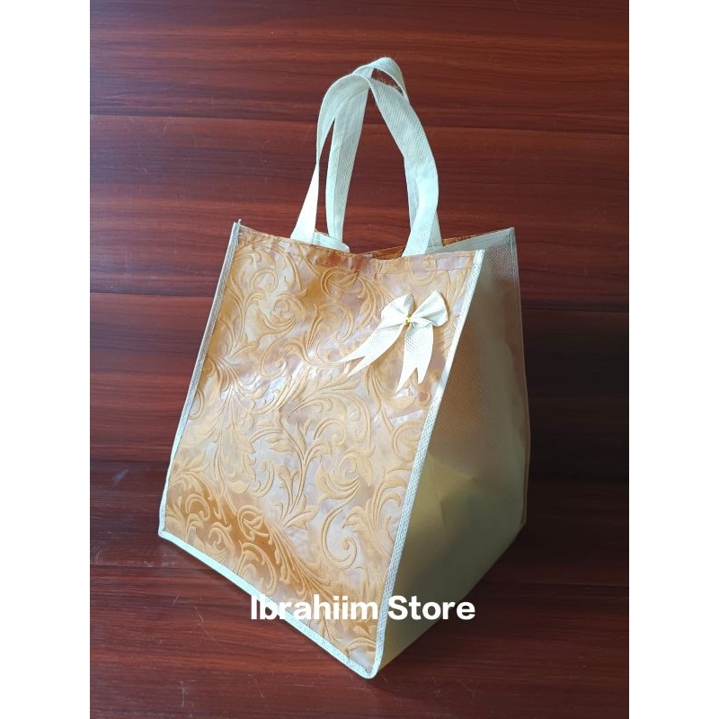 

(ECER) TAS HAJATAN PITA EMBOS MEWAH UKURAN 22*22