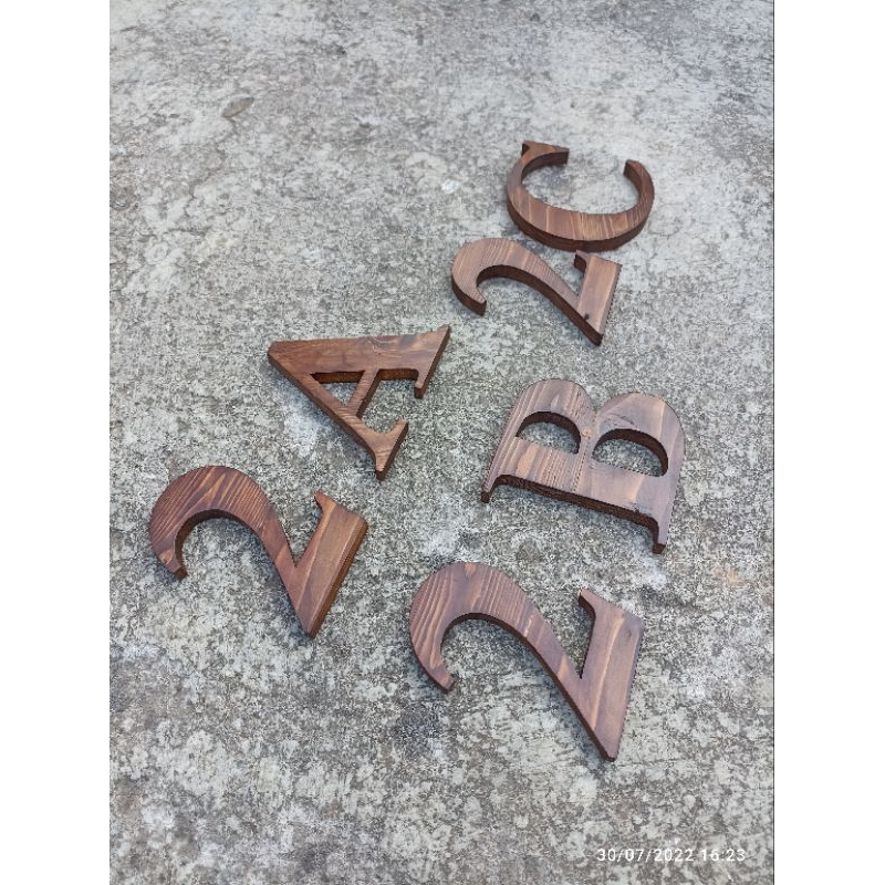 nomor rumah huruf timbul kayu jati belanda