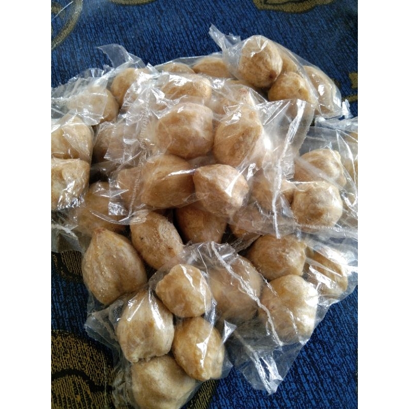 

kemiri , keminting , rempah dapur sudah dikupas