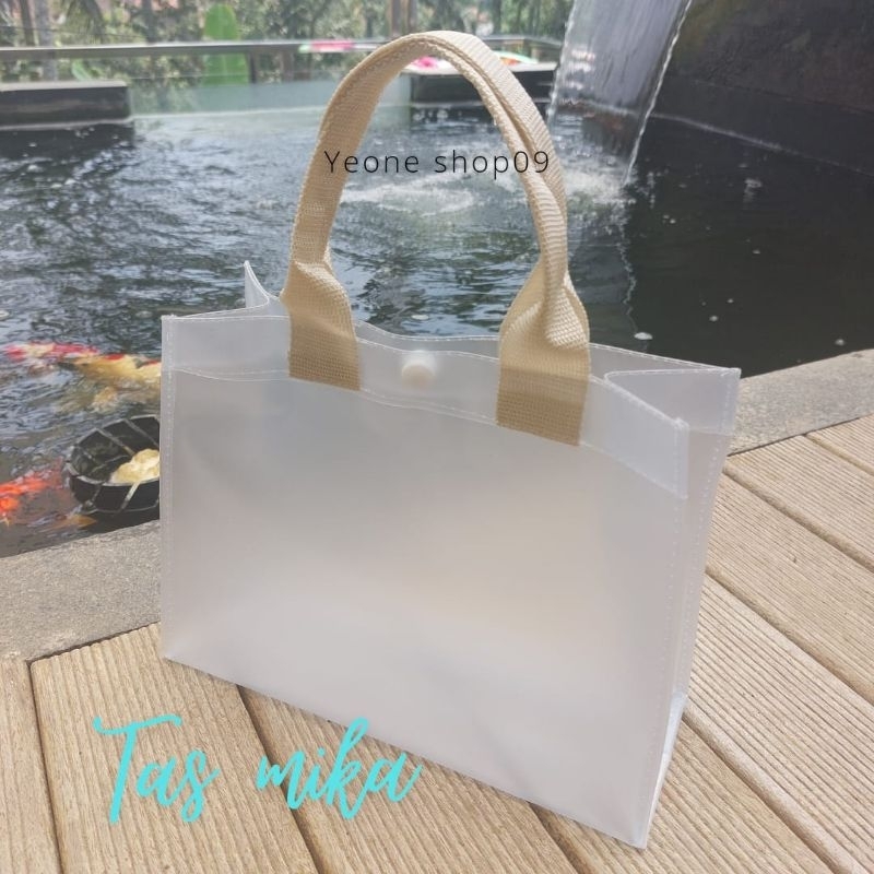 

Tas Hampers Murah Mika/PVC Doff Tebal Besar Dan Sedang Mika 0.25A Doff