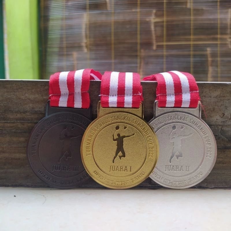 medali custom medali badminton medali logam kuningan medali wisuda free pita