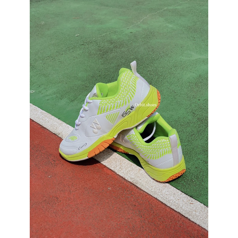 sepatu bulutangkis/badminton/tenis yonex