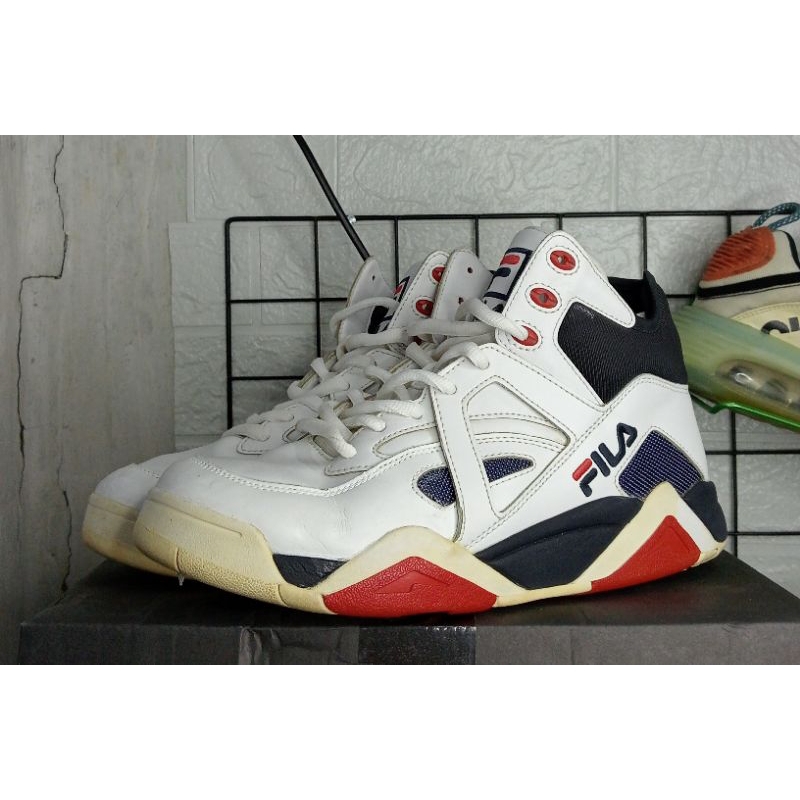 sepatu basket FILA cage white