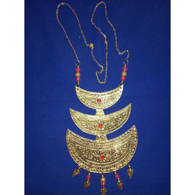 Kalung bulan sabit Ntt