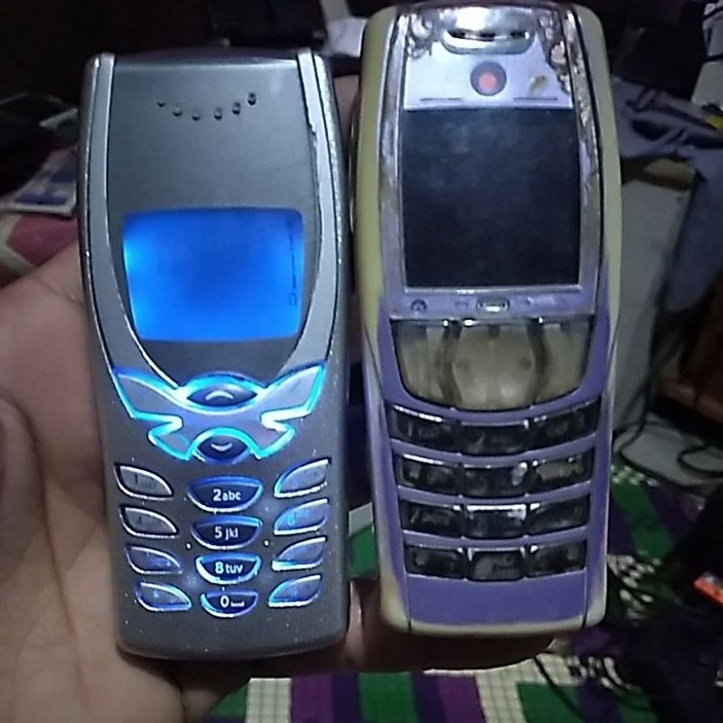 nokia 8250 dan 6585 ori hp jadul unik dan langka buat koleksian tw pajangan nokia ericsson simen mot
