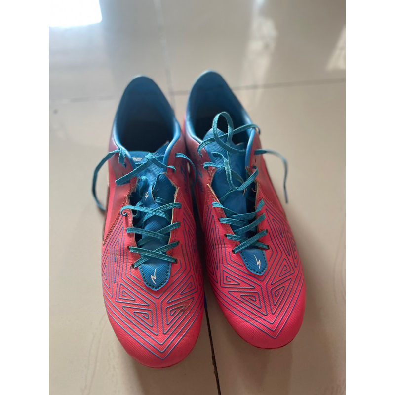 sepatu bola specs accelerator