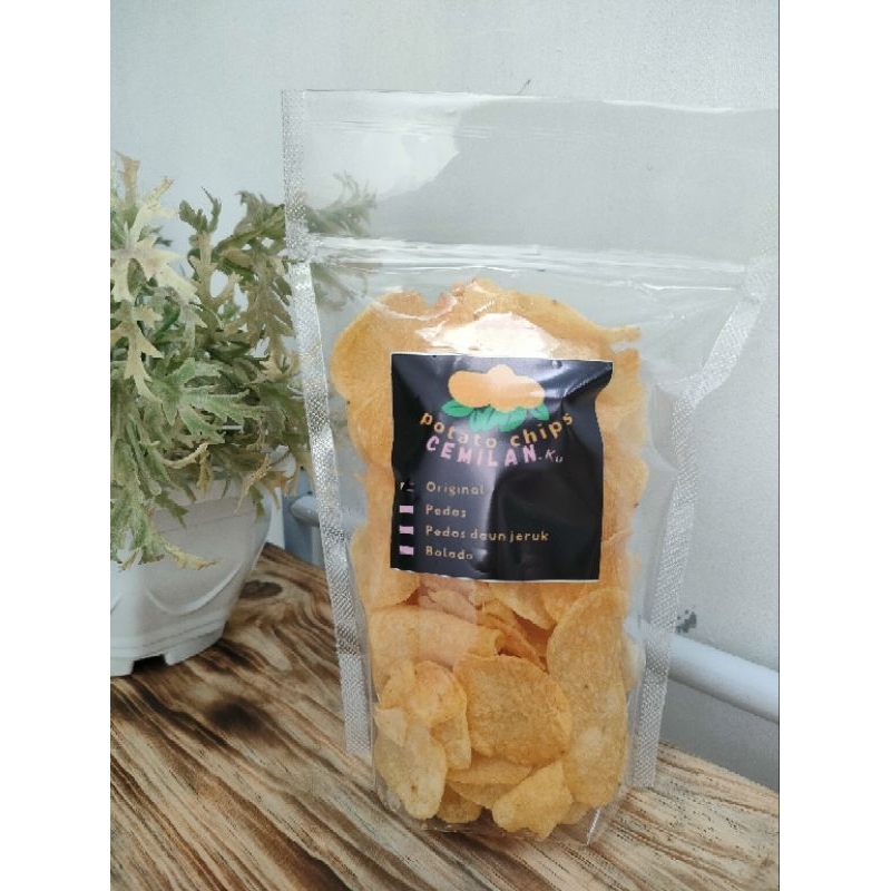 

potato chips /kripik kentang PEDAS DAUN JERUK 100gr