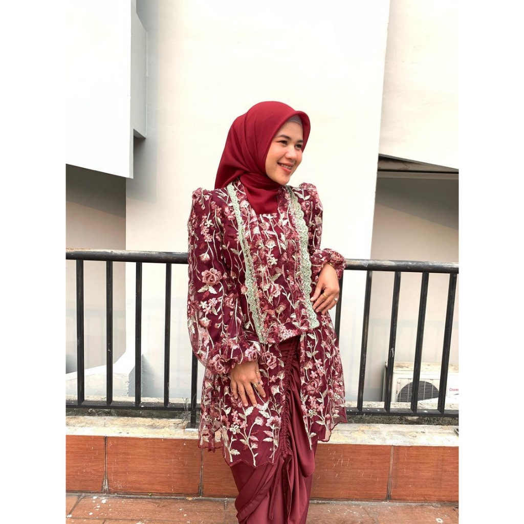 SEWA KEBAYA LAMARAN WISUDA Devika by Jaleela (MOHON BACA KETERANGAN TERLEBIH DAHULU)