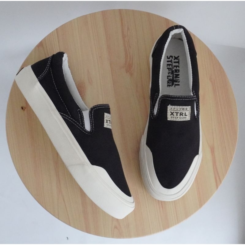 Sepatu Xternal - Slip On Akhimici Japan Black White WB Original