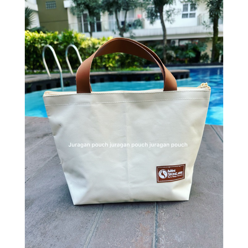 

(minimal order 100) tas 30x20 cm souvenir tas souvenir murah souvenir tas ulang tahun tas oleh okeh haji umroh tas souvenir pouch murah pouch pernikahan souvenir tas murah pernikahan murah tas skincare pouch skincare dompet souvenir pouch dompet murah