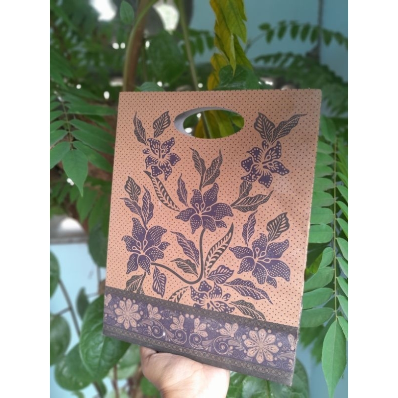 

Paperbag Tali Kertas Batik Okey 20×26×8 isi 10 Pcs