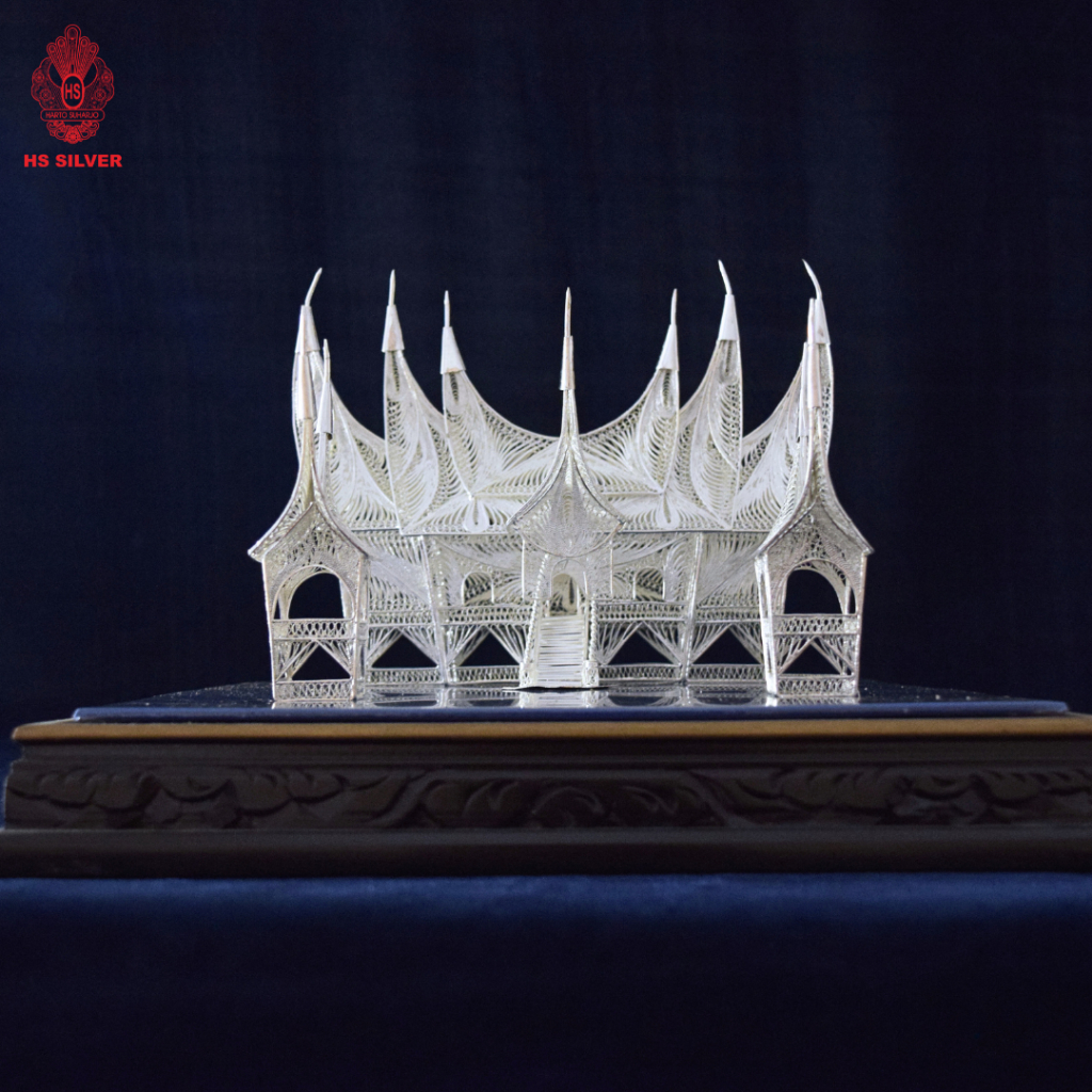 Miniatur Rumah Adat Rumah Gadang Minang Hiasan Meja Bahan Silver Plated | HS SILVER