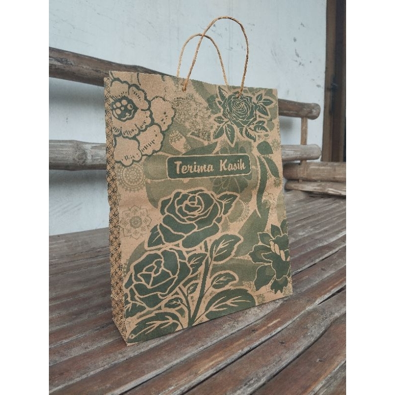 

SIMPEL!!! (isi 1 ikat 50 pcs)Tas kertas BESAR /tas souvenir/tas hajatan Uk (Tinggi 27,5cm), (panjang22, 5cm), (lebar5, 5cm)