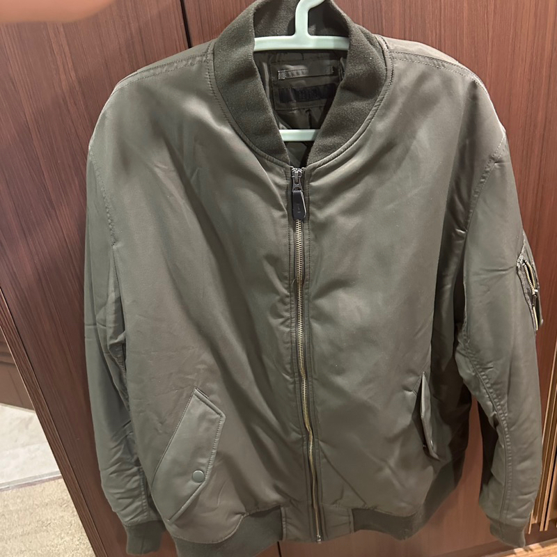 UNIQLO BOMBER JACKET JAKET PRIA HIJAU OLIVE ORIGINAL SECOND PRELOVED (MA-1 BLOUSON)
