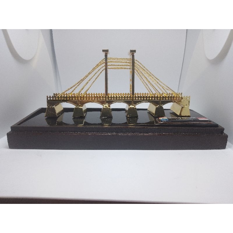 miniatur jembatan ampera