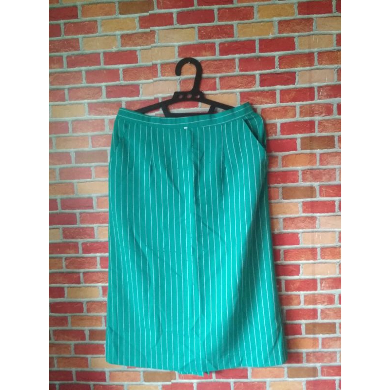Rok Wanita Warna Hijau Motif Garis-Garis, LP: 40 cm