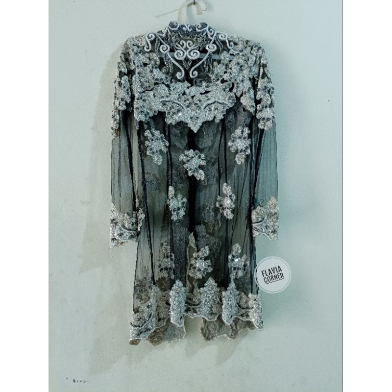 Kebaya Modern dengan bordir + payet yang Anggun dan Elegan