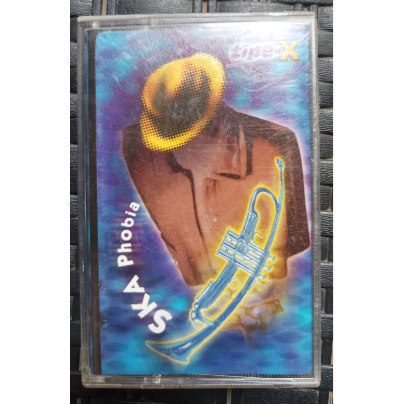 Kaset Tipe X album pertama