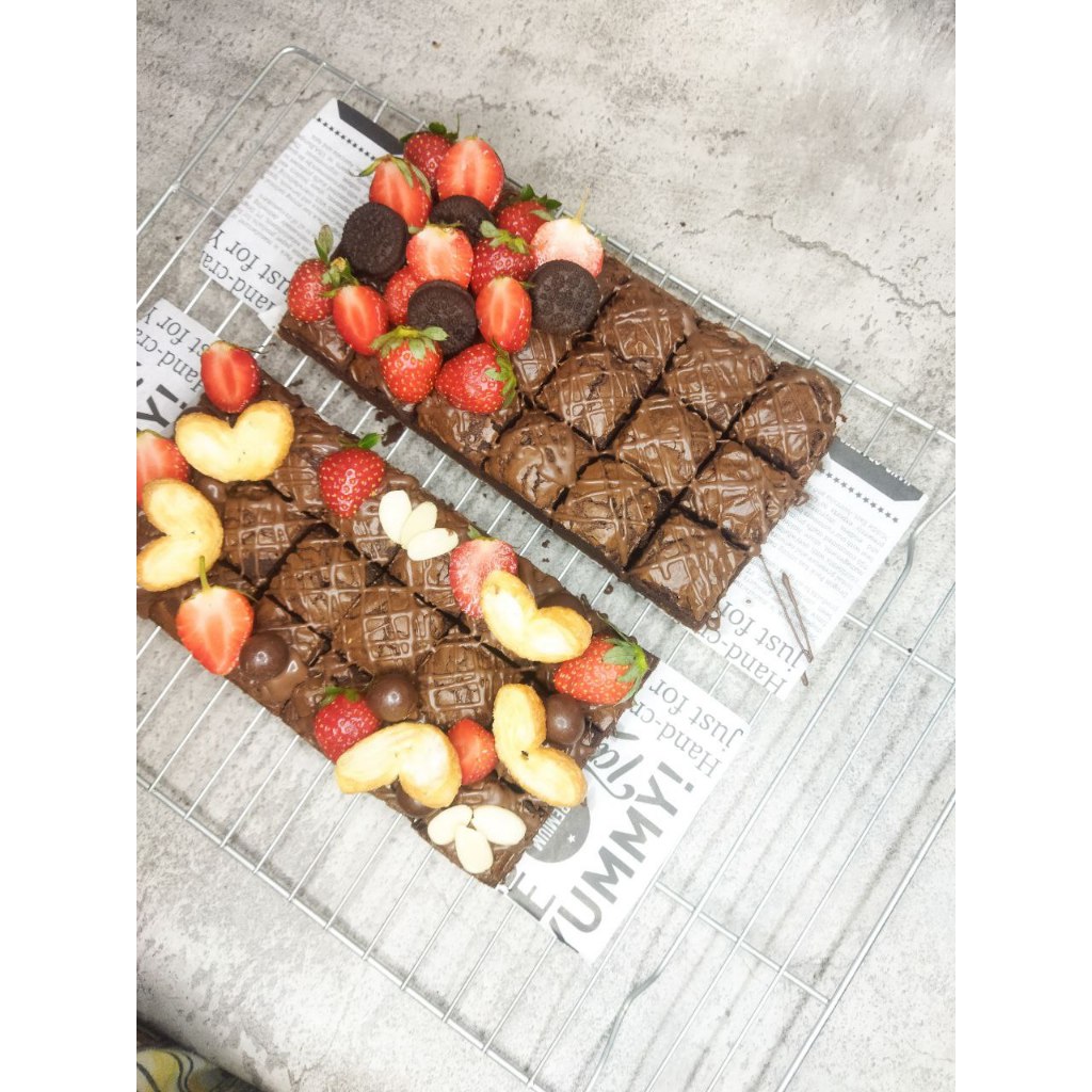Birthday Brownies Tart | Fudgy Brownies Panggang | Sweet Berry Tart Fudgy Brownies (20x10)