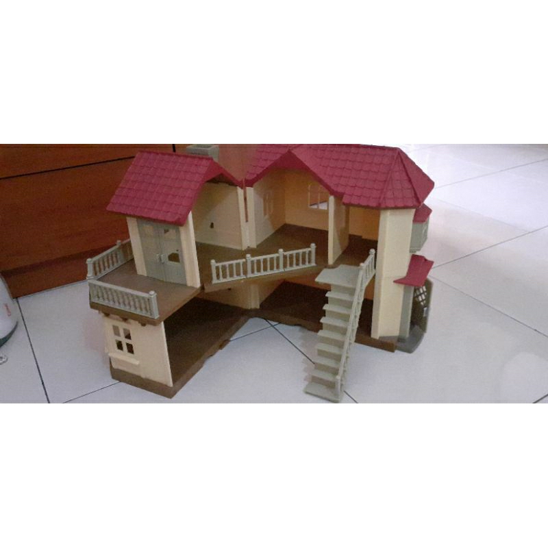 PRELOVED SYLVANIAN FAMILIES INCLUDE HOUSE, BEDROOM, KITCHEN, LIVING ROOM, 4 RABBIT FIGURE