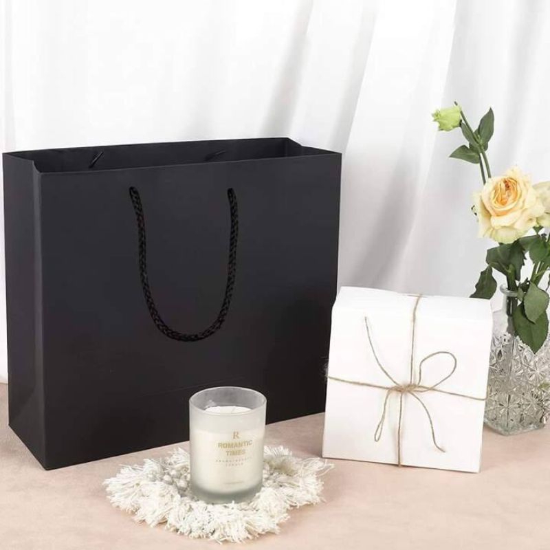 

Paper bag kado | Paper bag hadiah | Tas kado | Tas hadiah | Tas souvenir | Gift bag | Kantong kado | Paper bag souvenir | Paper bag tas kado