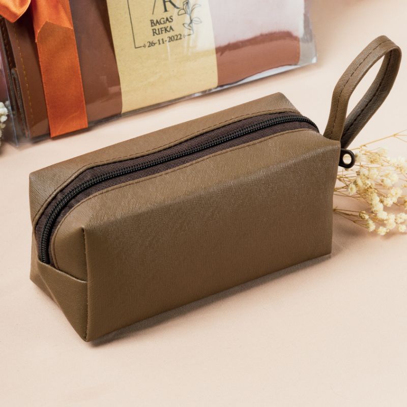 Rekomendasi Souvenir Pernikahan Pouch Kubus Metalik Prada