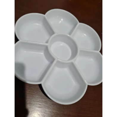 

Palet Plastik Bentuk Bunga / Terdapat 7 tray