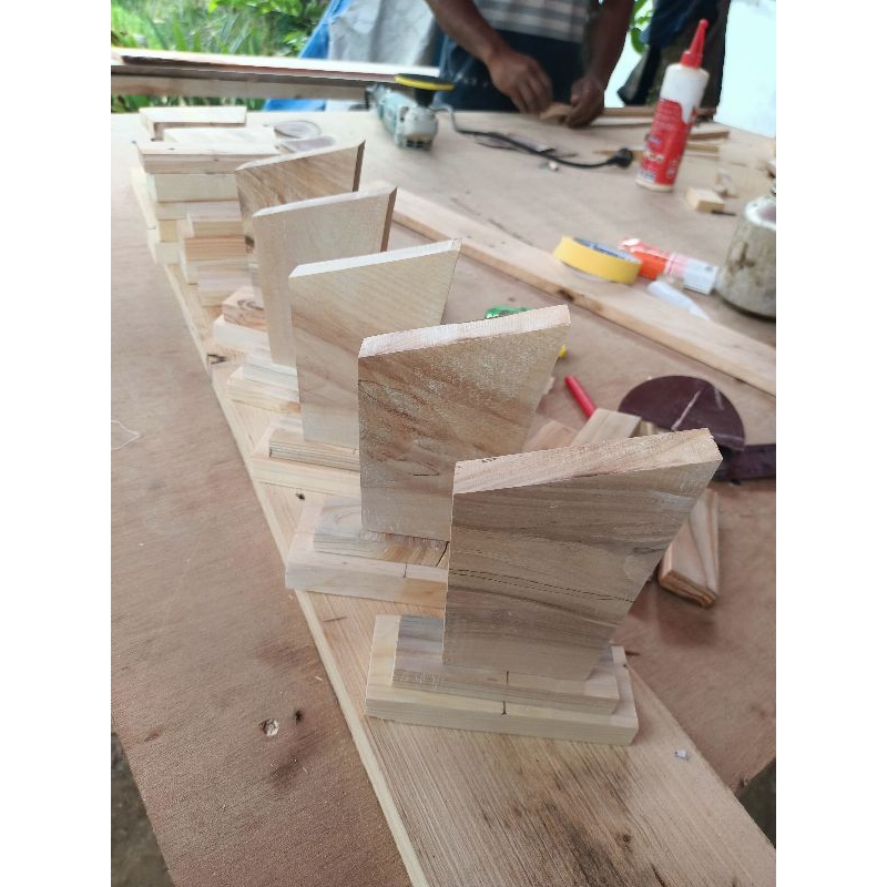 plakat dari kayu jati belanda