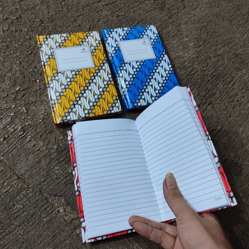 

[Whispers] 1 Pcs Buku Oktavo 100 Lembar & 200 Lembar ( GRATIS 1 PULPEN )