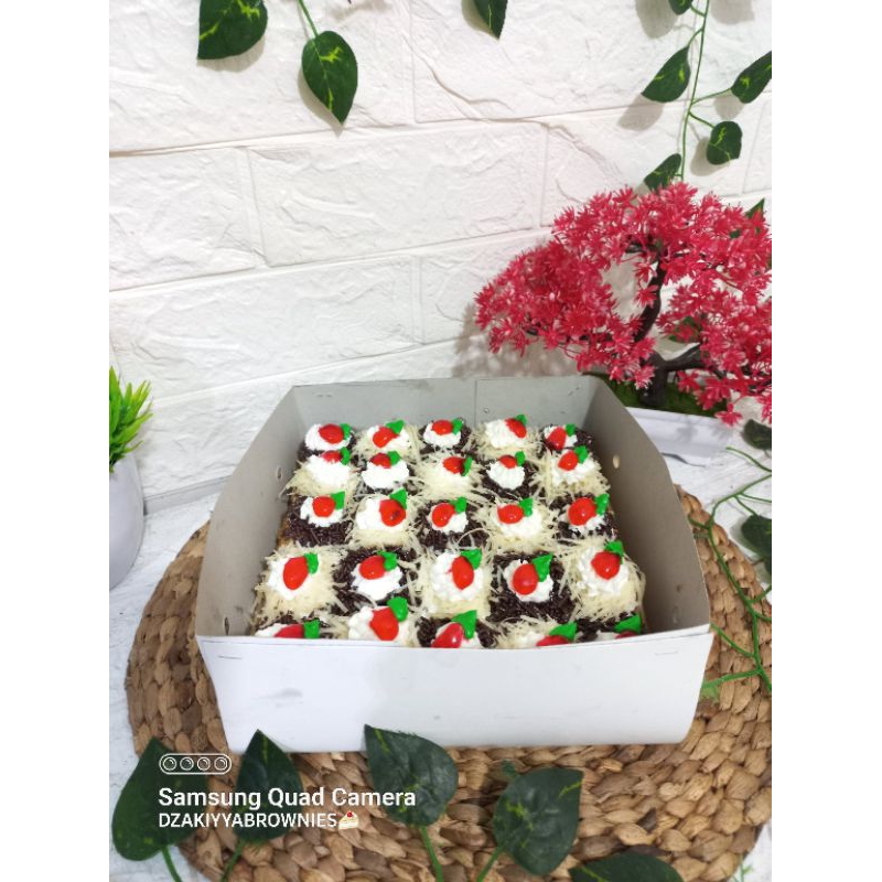 

bolu potong topping meses keju ukuran 20x20cm