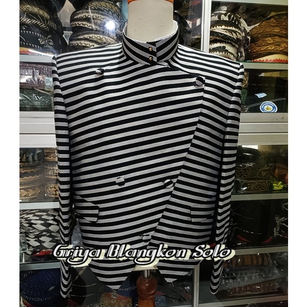 Baju Adat Solo Model Beskap Lurik